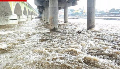 மதுரை வைகை ஆற்றில் வெள்ளப்பெருக்கு அதிகரிப்பு - கரையோரம் வசிக்கும் பொதுமக்கள் பாதுகாப்பாக இருக்க அறிவுறுத்தல்