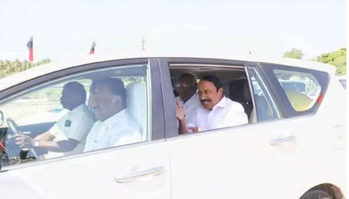 ஓ.பி.எஸ் - செங்கோட்டையன் ஒரே காரில் பயணம்