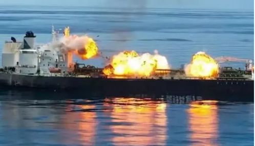 பெட்ரோல் கப்பலில் தீ விபத்து: இந்திய மாலுமிகள் 23 பேர் பத்திரமாக மீட்பு