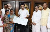 சாலை விபத்தில் உயிரிழந்த தி.மு.க. உறுப்பினர்களின் குடும்பத்தினருக்கு நிதியுதவி வழங்கினார் மு.க.ஸ்டாலின்