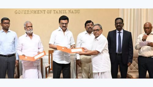 கோவில் பணியாளர்களுக்கு ஓய்வூதியம் உயர்வு... காசோலை வழங்கி துவக்கி வைத்த முதல் - அமைச்சர்