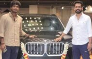 டூரிஸ்ட் ஃபேமிலி படத்தின் இயக்குனருக்கு திருமண பரிசாக காரை பரிசளித்த தயாரிப்பாளர்
