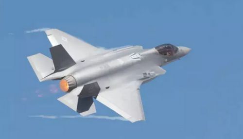 வெனிசுலா கடற்கரை பகுதியில் அமெரிக்க போர் விமானங்கள் பறந்ததால் பரபரப்பு