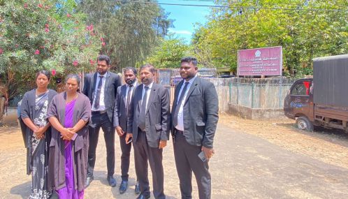 யாழ்ப்பாணத்தில் சட்டத்தரணி ஒருவரை நீதிமன்ற ஆணை இல்லாது பொலிஸார' விசாரணை செய்ததிற்கு எதிர்ப்பு தெரிவித்து மன்னாரிலும் சட்டத்தரணிகள் பணிப்பகிஷ்கரிப்பு