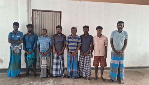 இலங்கை கடற்பரப்பிற்குள் எல்லை தாண்டி மீன்பிடியில் ஈடுபட்ட 30 ராமேஸ்வரம்  மீனவர்களை விளக்கமறியலில் வைக்க  நீதிமன்றம் உத்தரவு.