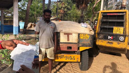 மட்டக்களப்பு வவுணதீவில் போலிப் பத்திரம் தயாரித்து மணல் கடத்திய இருவரை கொழும்பிலிருந்து வந்த புவிச்சரிதவியல் பணியக உத்தியோகத்தர்கள்  கைது செய்தனர்