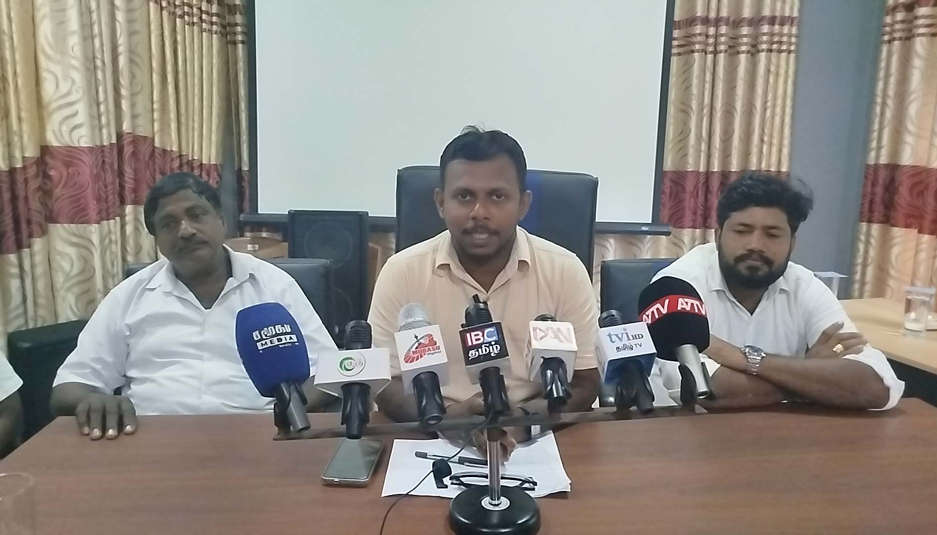 மாவீரர் நாளை புனிதமான நாளாக அனுஷ்டிக்க பச்சிலைப்பள்ளி பிரதேச  சபை எடுத்துள்ள தீர்மானம்!