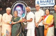 பழம்பெரும் நடிகை வைஜெயந்தி மாலாவுக்கு கலாசார விருது வழங்கிய ரஜினிகாந்த்