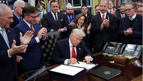 அமெரிக்க அரசு 43 நாள் முடக்கம் முடிவுக்கு வந்தது - மசோதாவில் கையெழுத்திட்டார் டிரம்ப்