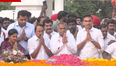 அண்ணா, எம்.ஜி.ஆர்., நினைவிடத்தில் மரியாதை செலுத்திய த.வெ.க. நிர்வாகி செங்கோட்டையன்