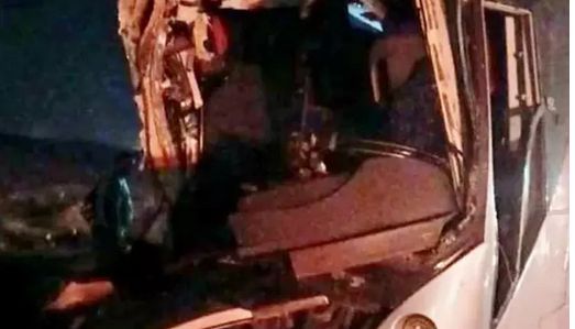 எகிப்து: சுற்றுலா பேருந்து மீது லோரி மோதி விபத்து - 2 பேர் பலி