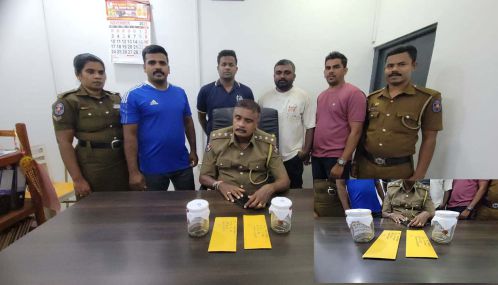 சாவகச்சேரியில்  தனது காதலனின் வீட்டில்  நகைகளை திருடிய காதலி