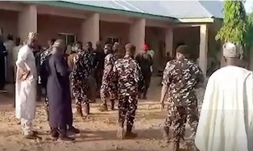 மாணவர்கள் கடத்தல் சம்பவம் எதிரொலி - நைஜீரியாவில் அவசர நிலை அறிவிப்பு