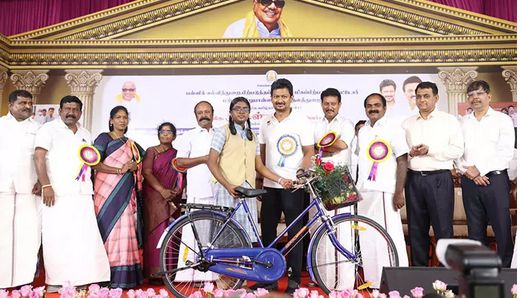 11-ம் வகுப்பு மாணவர்களுக்கு ரூ.241 கோடி செலவில் மிதிவண்டிகள் வழங்கும் திட்டம் - உதயநிதி ஸ்டாலின் தொடங்கி வைத்தார்