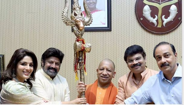 யோகி ஆதித்யநாத்தை சந்தித்த 'அகண்டா 2' படக்குழு