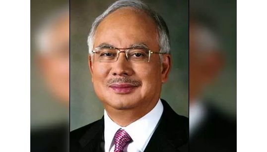 ஊழல் வழக்கில் மலேசியாவின் முன்னாள் பிரதமருக்கு 15 ஆண்டுகள் சிறை