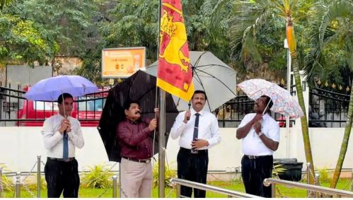 யாழ்ப்பாணத்தில் தேசியக் கொடி ஏற்றியபோது முரணாக நடந்து  கொண்ட  அமைச்சர் சந்திரசேகரன்!