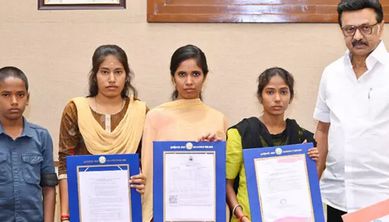 பெற்றோரை இழந்துவாடும் நான்கு குழந்தைகளுக்கு பல்வேறு நலத்திட்ட உதவிகள் - மு.க.ஸ்டாலின் வழங்கினார்