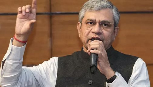 ரெயிலில் மூத்த குடிமக்களுக்கு கட்டண சலுகை? -  மத்திய அமைச்சர்  பதில்