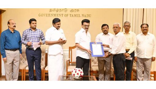 ஓய்வு பெற்ற 42 பத்திரிகையாளர்களுக்கு மாதம் ரூ.12,000 ஓய்வூதியத்திற்கான ஆணை - மு.க.ஸ்டாலின் வழங்கினார்