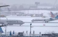 பனிப்பொழிவு காரணமாக அமெரிக்காவில் விமான சேவை கடும் பாதிப்பு