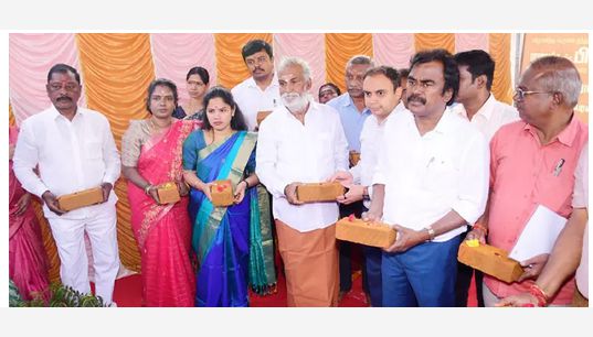 சென்னை: ரூ.4.58 கோடி மதிப்பீட்டில் புதிய பள்ளி கட்டிடம் - அமைச்சர் சேகர்பாபு அடிக்கல் நாட்டினார்