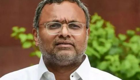 திரைப்படங்களை அரசியல் ரீதியாக அணுகுவதே தவறானது - கார்த்தி சிதம்பரம்