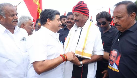 மதுரையில் நடைபயணம் சென்ற வைகோவை வரவேற்ற அமைச்சர் பி.டி.ஆர். பழனிவேல் தியாகராஜன்