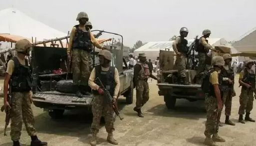 பாகிஸ்தான்: வங்கியில் கொள்ளை முயற்சி; 12 பயங்கரவாதிகளை சுட்டு வீழ்த்திய பாதுகாப்பு படை