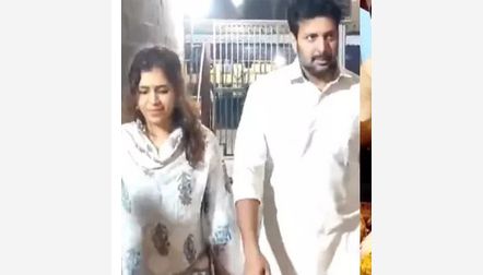 திருவண்ணாமலையில் கெனிசாவுடன் நடிகர் ரவி மோகன்