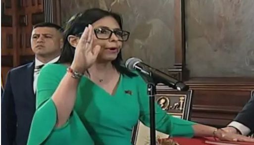 வெனிசுலா நாட்டின் இடைக்கால அதிபராக பதவி ஏற்றார் டெல்சி ரோட்ரிக்ஸ்