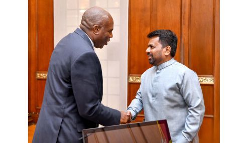 பிரித்தானிய துணைப்பிரதமர் லம்மியின் இன சமத்துவ அரசியலை உங்கள் வர்க்க அரசியலுடன் இணைத்தால், இலங்கை சிங்கப்பூராகிவிடும் அல்லவா? !