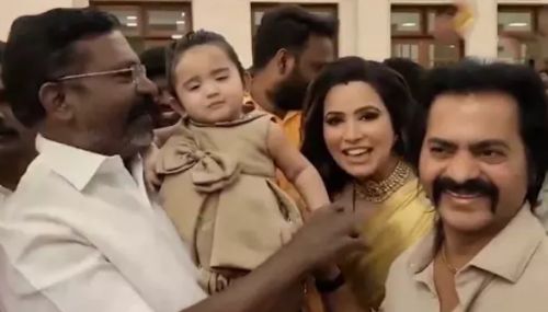 நடிகர் ரெடின் கிங்ஸ்லி குழந்தையை கொஞ்சிய திருமாவளவன்