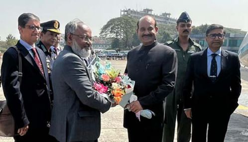 வங்காளதேச புதிய அரசு பதவியேற்பு; டாக்கா சென்ற ஓம் பிர்லாவுக்கு உற்சாக வரவேற்பு