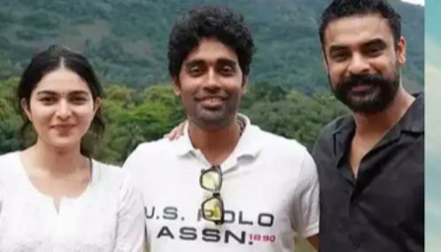 டொவினோ தாமஸ்- கயாடு லோஹர் நடிக்கும் பள்ளி சட்டம்பி பட பதாகை வெளியீடு