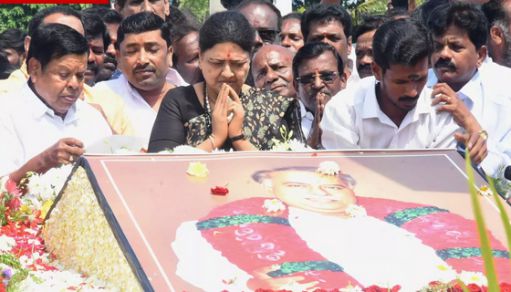 எனது தலைமையில் ஆட்சி அமையும்: தனிக்கட்சி தொடங்க திட்டம்?- சசிகலா பரபரப்பு பேட்டி