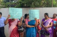 ஆசிரியர் இடமாற்ற சர்ச்சை: மேன்முறையீட்டு முடிவு வரும் வரை பழைய இடங்களிலேயே பணியாற்ற அனுமதி கோரி போராட்டம்