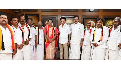 முதலமைச்சர் மு.க.ஸ்டாலினை தே.மு.தி.க. - ம.தி.மு.க. கூட்டணி கட்சி வேட்பாளர்கள் சந்தித்து வாழ்த்து பெற்றனர்