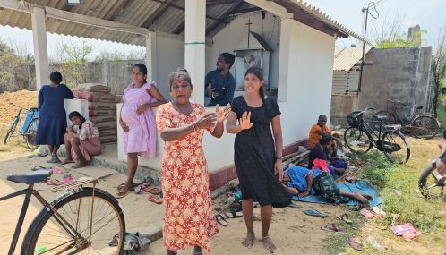 யாழ்ப்பாணம் - தையிட்டி பகுதியில் இருந்து காணாமல் போன மீனவர்கள்  தொடர்பாக கடற்படையினர் நடவடிக்கை எதுவும் எடுக்கவில்லை என உறவுகள் குற்றச்சாட்டு!