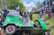 வவுனியா தாண்டிக்குளத்தில் புகையிரதத்துடன் முச்சக்கர வண்டி மோதிய விபத்தில் பெண் பயணி ஒருவர் பலி!