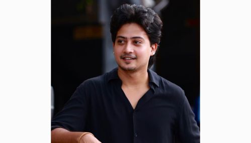 கோலிவுட்டில் தடம் பதித்த நடிகர் க்ரித்திக் மோகன்