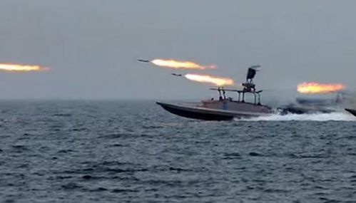 அமெரிக்க போர்க்கப்பல் மீது பதிலடி தாக்குதல் நடத்திய ஈரான் - பதற்றம் அதிகரிப்பு