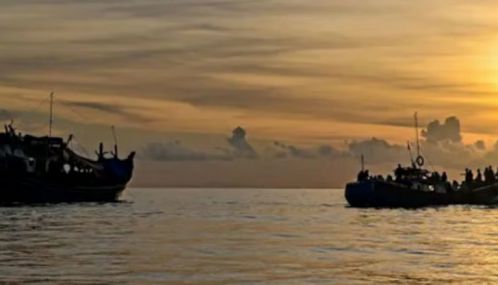 அந்தமான் கடலில் படகு கவிழ்ந்து 250 பேர் மாயம்