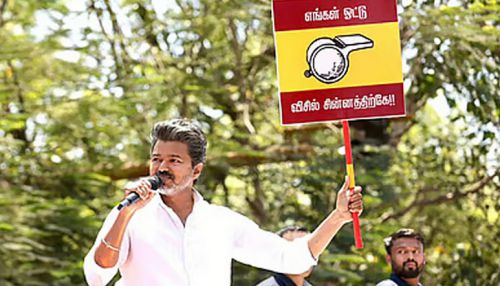 காவலர்கள், விவசாயிகள், நெசவாளர்களுக்கான தேர்தல் வாக்குறுதிகளை அறிவித்தார் விஜய்