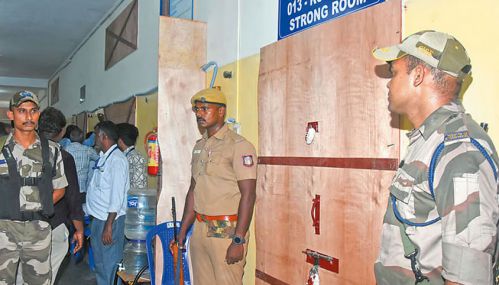 வாக்கு எண்ணும் மையங்களில் தொகுதி தேர்தல் அலுவலர்கள் தினமும் 2 முறை சென்று ஆய்வு நடத்த தேர்தல் ஆணையம் உத்தரவு