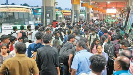 கிளாம்பாக்கம் பேருந்து நிலையத்தில் முன்பதிவு செய்த பஸ் வராவில்லை கேள்வி கேட்ட பயணி