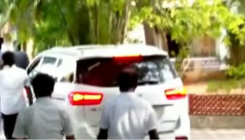 எடப்பாடி பழனிசாமியுடன் எஸ்.பி வேலுமணி, சிவி சண்முகம் சந்திப்பு
