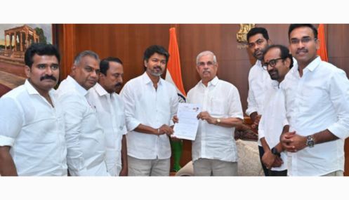 விஜய்யின் பதவியேற்பு விழா தள்ளிப்போகிறது? ஆளுனர் அழைப்பு விடுப்பதில் தாமதம்