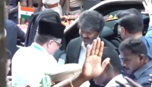 இந்திய யூனியன் முஸ்லிம் லீக் தலைவரை சந்தித்த முதல் - அமைச்சர் விஜய்