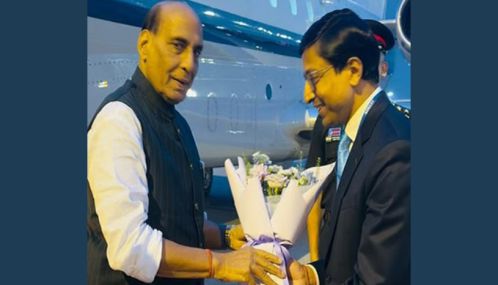 தென்கொரியா சென்றடைந்த மத்திய பாதுகாப்பு அமைச்சர் ராஜ்நாத் சிங்கிற்கு உற்சாக வரவேற்பு